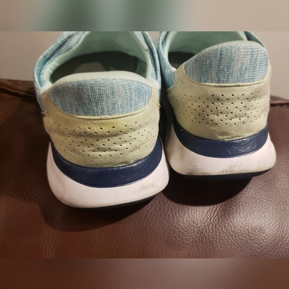 Womens Kizik - Picture 2 of 5